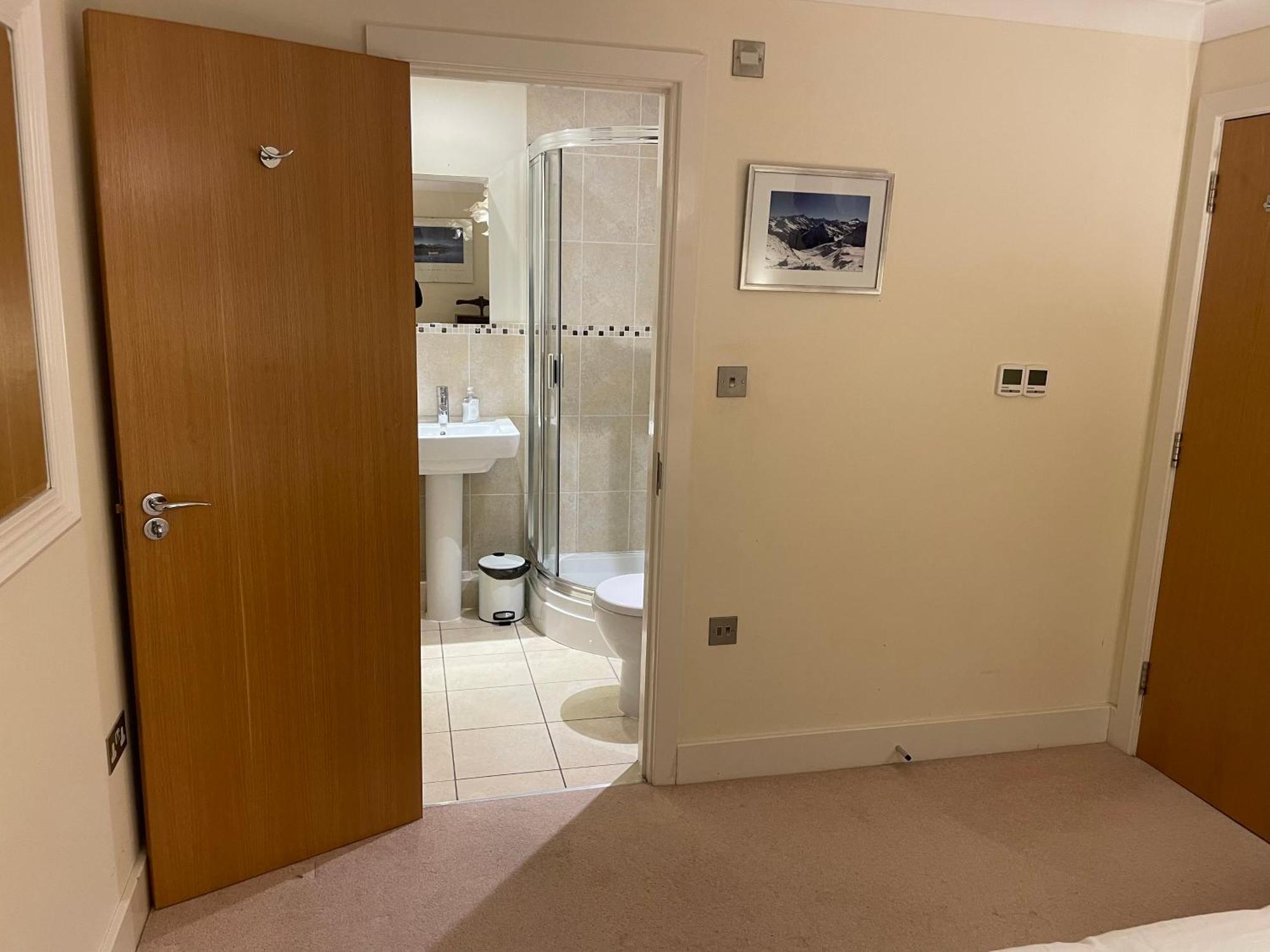Top Floor En-Suite Double Bedrooms With Great View Of Windsor Castle & Free Parking Esterno foto