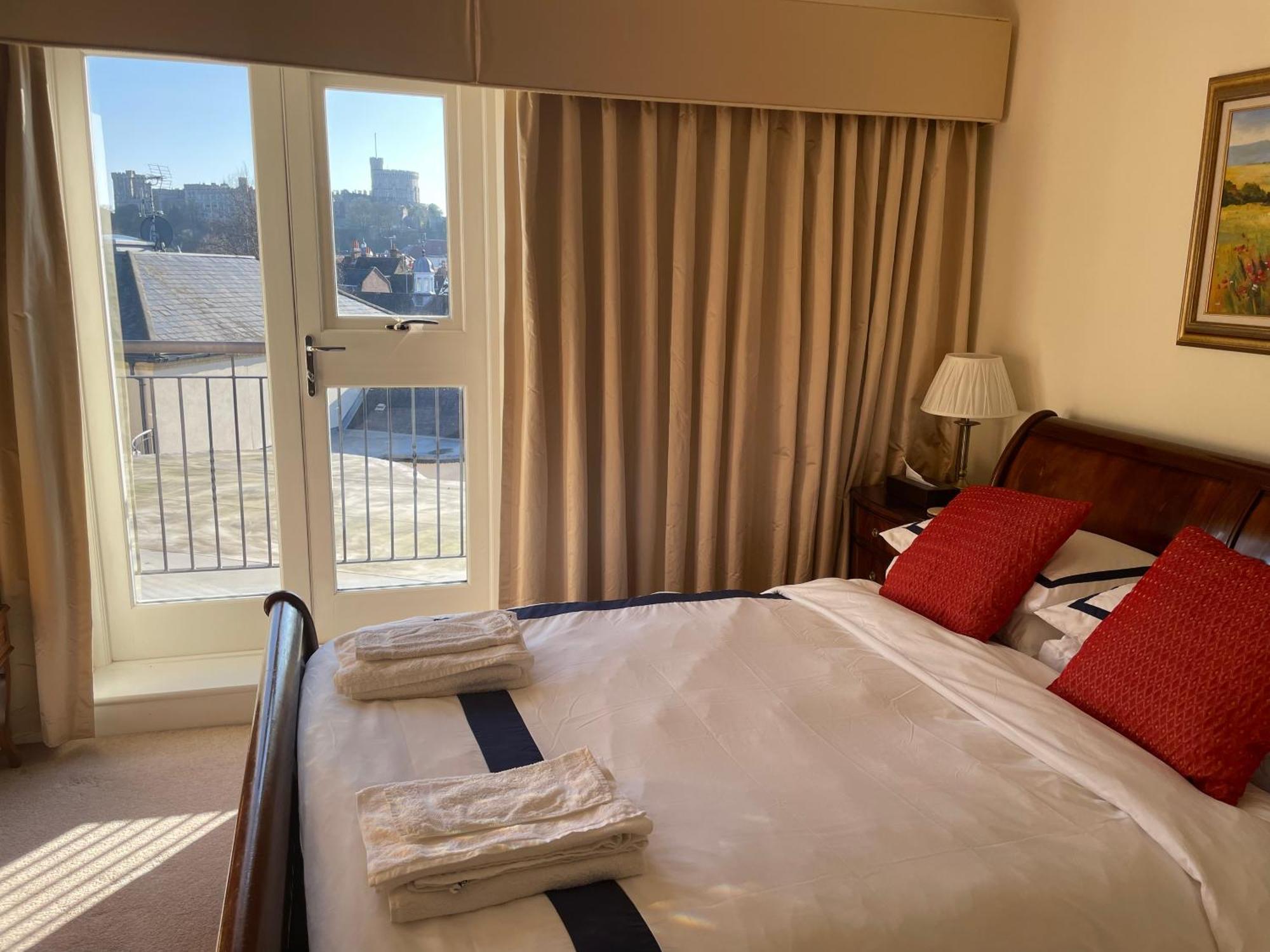 Top Floor En-Suite Double Bedrooms With Great View Of Windsor Castle & Free Parking Esterno foto