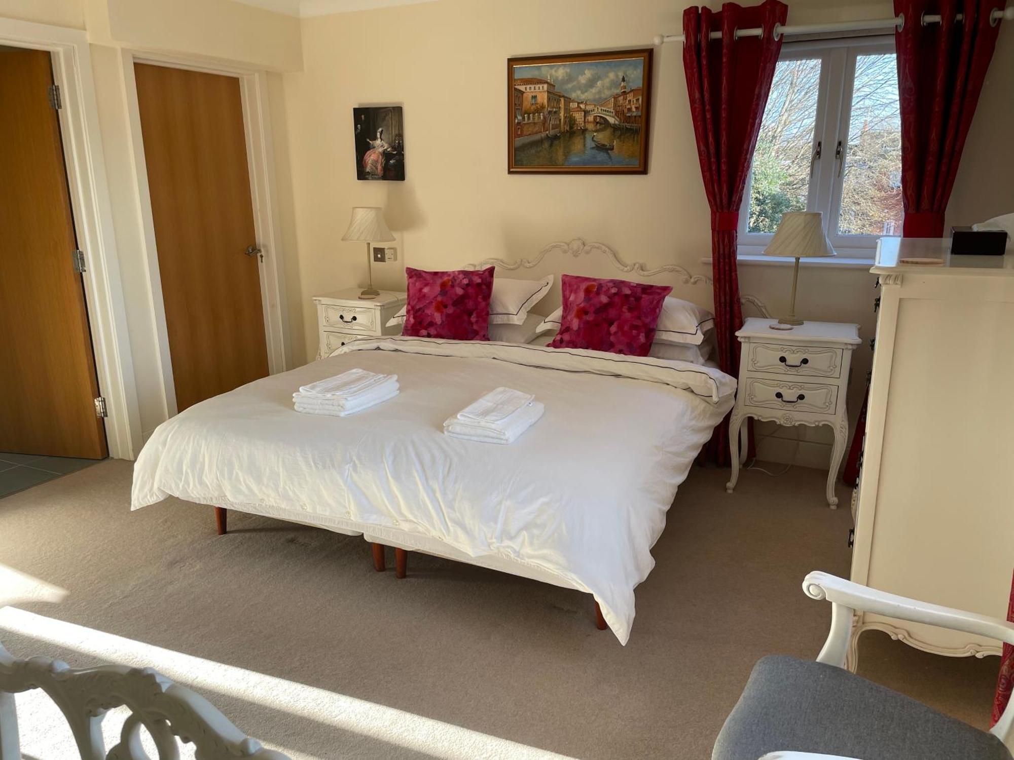 Top Floor En-Suite Double Bedrooms With Great View Of Windsor Castle & Free Parking Esterno foto