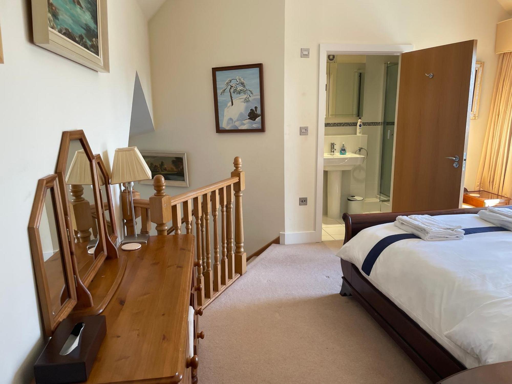 Top Floor En-Suite Double Bedrooms With Great View Of Windsor Castle & Free Parking Esterno foto