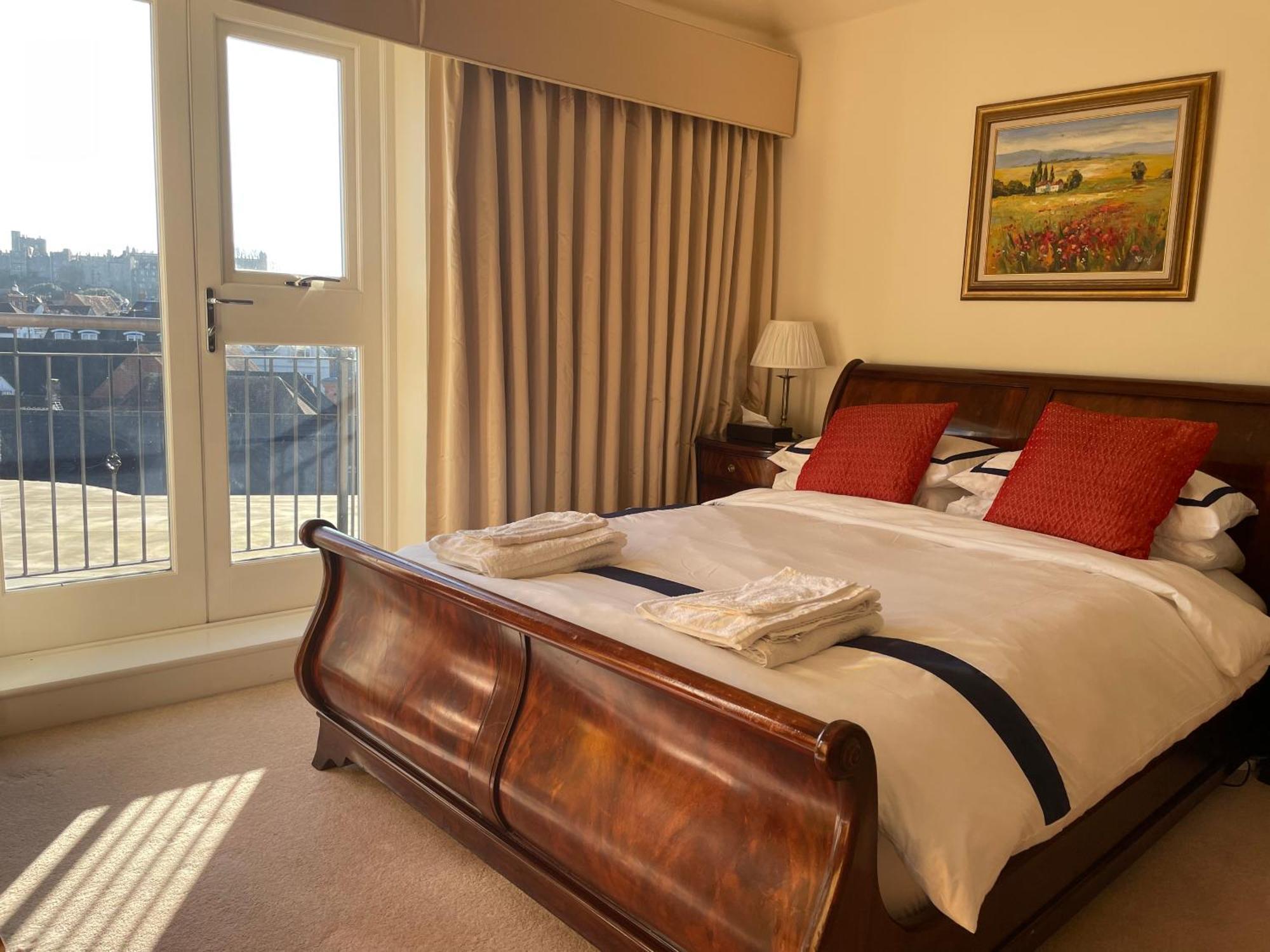Top Floor En-Suite Double Bedrooms With Great View Of Windsor Castle & Free Parking Esterno foto