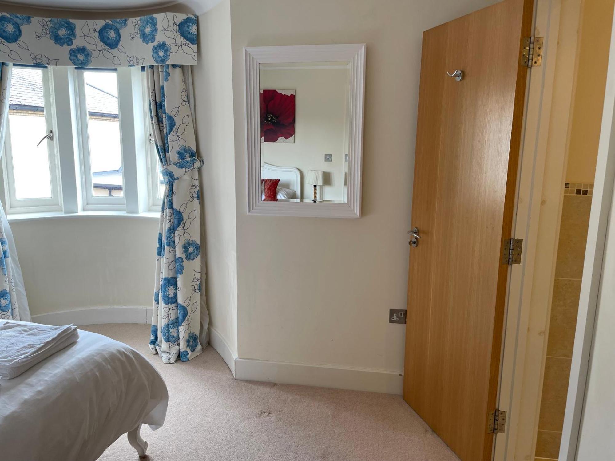 Top Floor En-Suite Double Bedrooms With Great View Of Windsor Castle & Free Parking Esterno foto