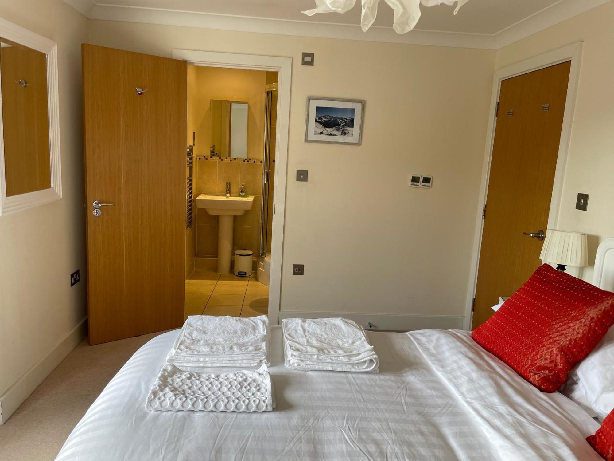 Top Floor En-Suite Double Bedrooms With Great View Of Windsor Castle & Free Parking Esterno foto