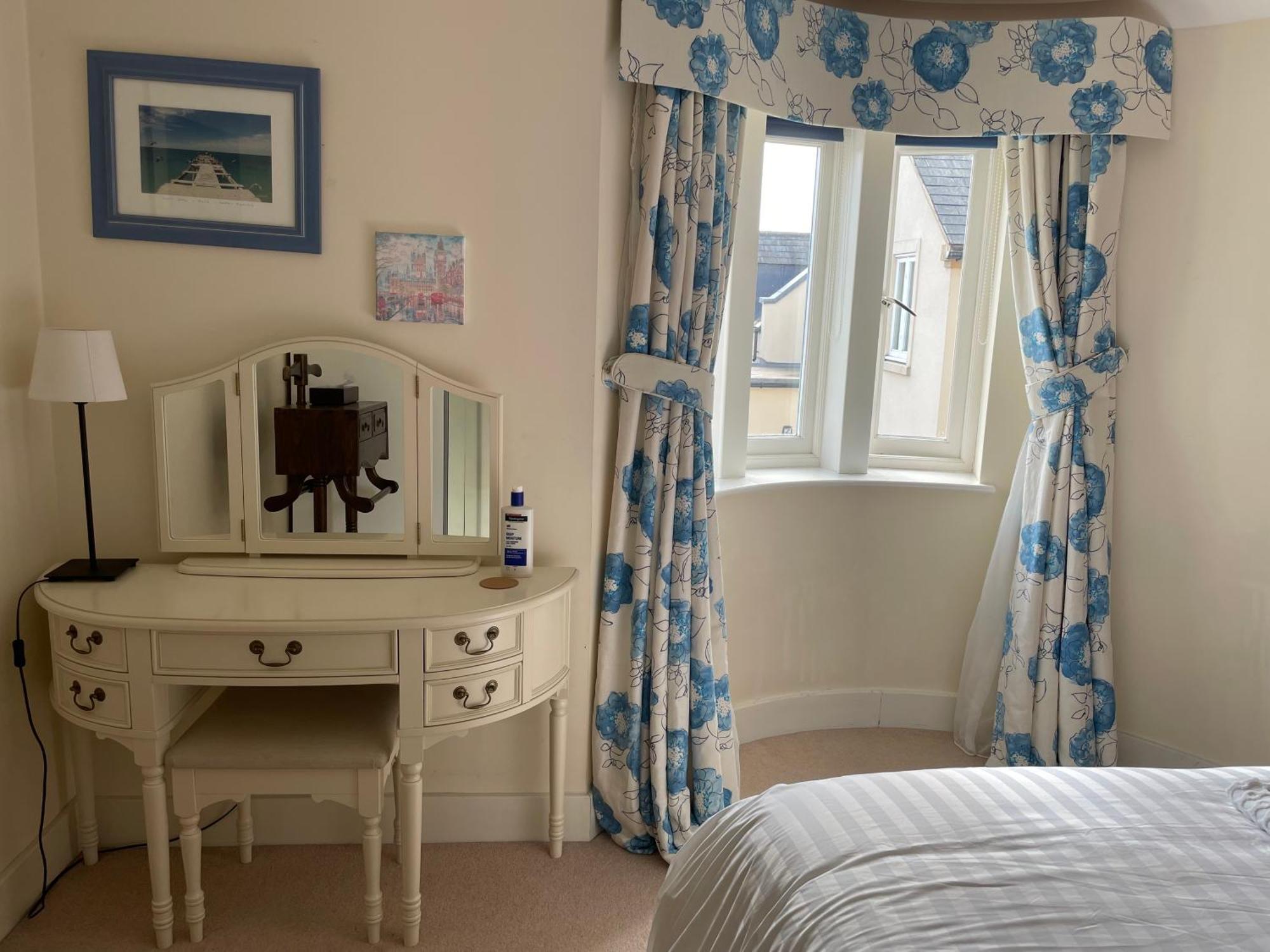 Top Floor En-Suite Double Bedrooms With Great View Of Windsor Castle & Free Parking Esterno foto